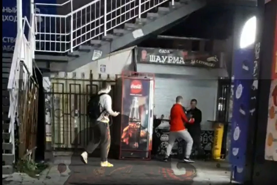 Драка произошла на улице Дуси Ковальчук. Фото: скриншот из видео