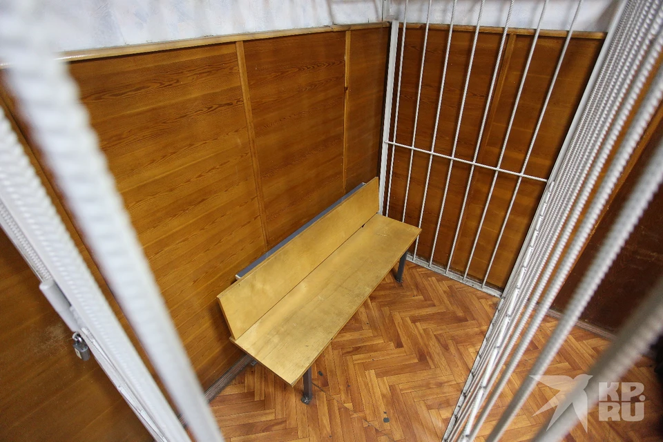 В Октябрьском районном суде Рязани установят металлические защитные кабины для подсудимых с замком сувальдного типа.
