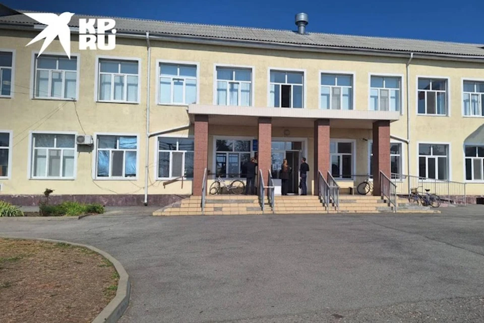 В школе под Ростовом девятиклассник с ножом напал на людей.