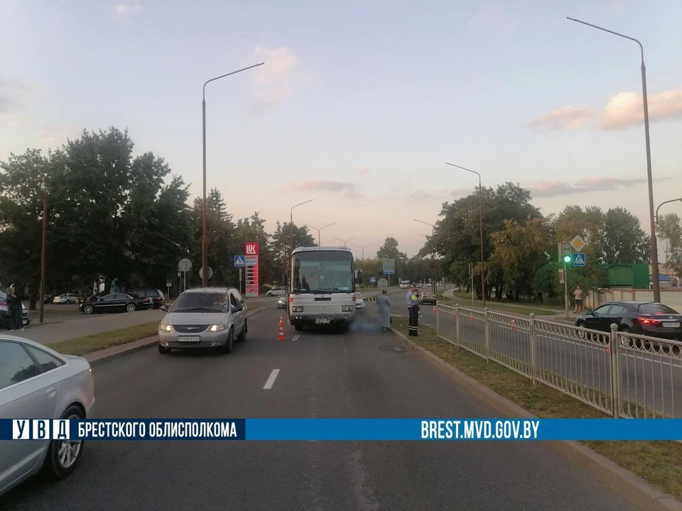 Водитель автобуса сбил насмерть 10-летнего мальчика, ехавшего по пешеходному переходу в Бресте. Фото: телеграм-канал ГАИ Брестской области