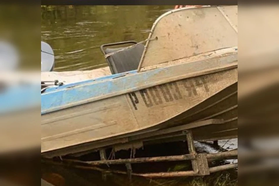 Лодка, на которой выехали пропавшие рыбаки. Фото: соцсети