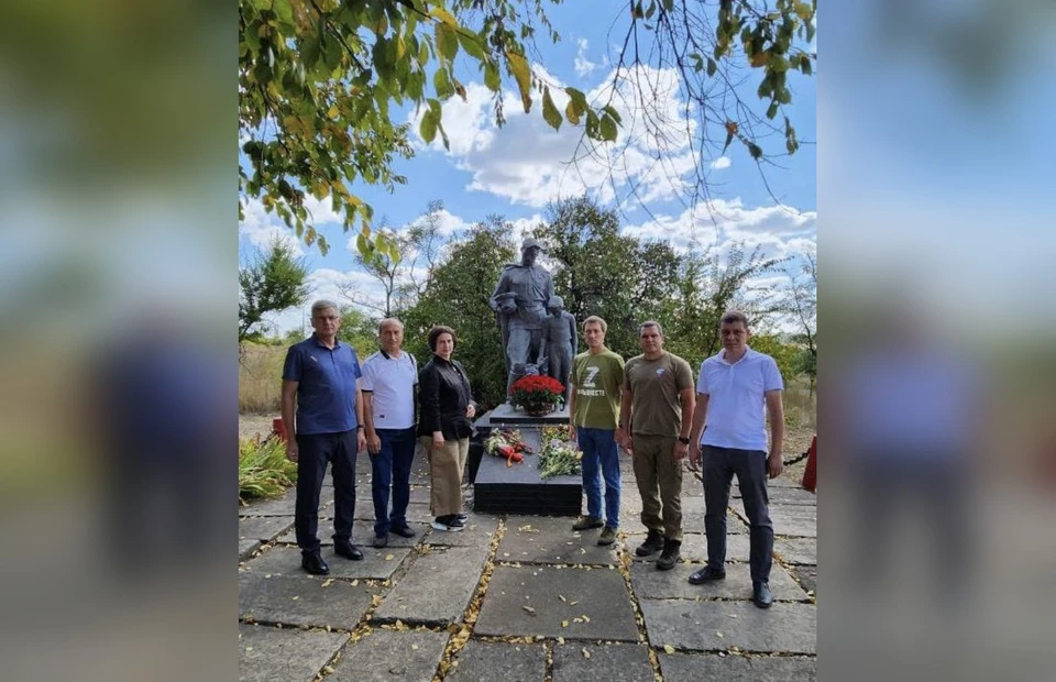 Самарские депутаты приехали в ДНР, чтобы отдать дань памяти и посетить ряд знаковых исторических мест
