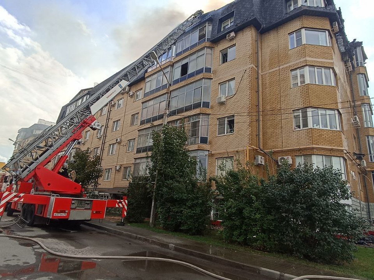 В Волгограде в ЖК «Бейкер стрит» горят две квартиры, эвакуировали 35  жильцов - KP.RU