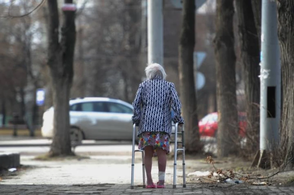 Пожилая женщина почти год жила у линии фронта