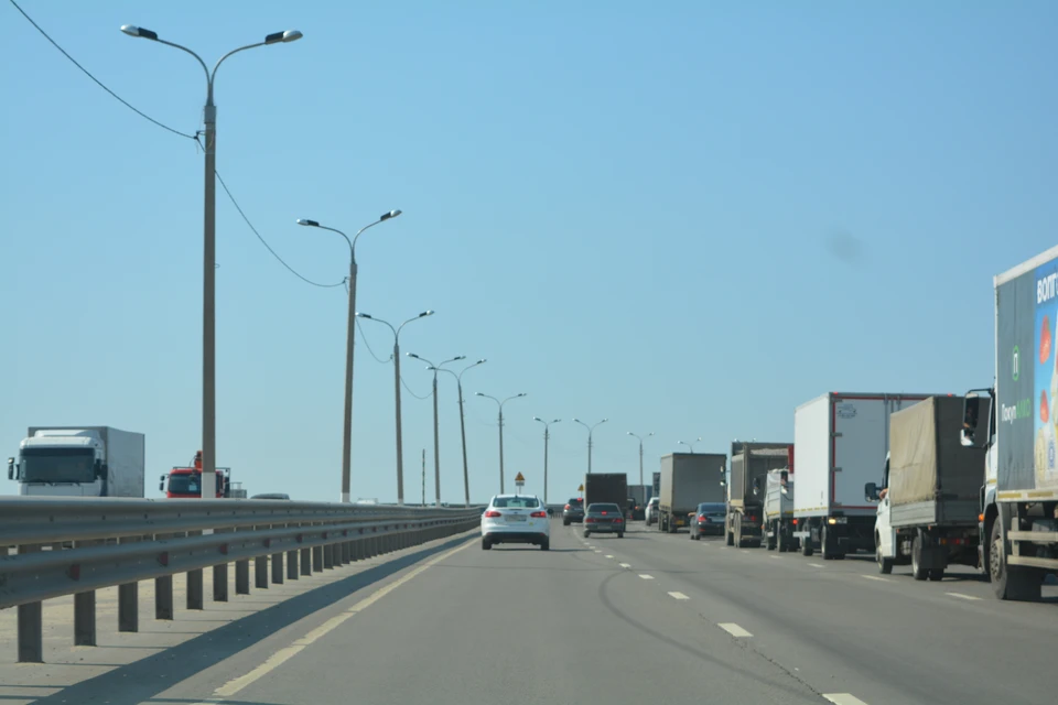 Система детекторов фиксирует весь транспорт в потоке на основных городских магистралях.