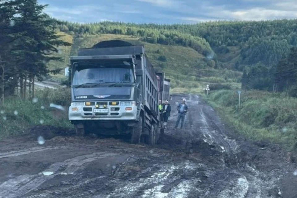 Дорога «Шахтёрск – Бошняково» не имеет капитального покрытия. Фото: администрация Углегорского района