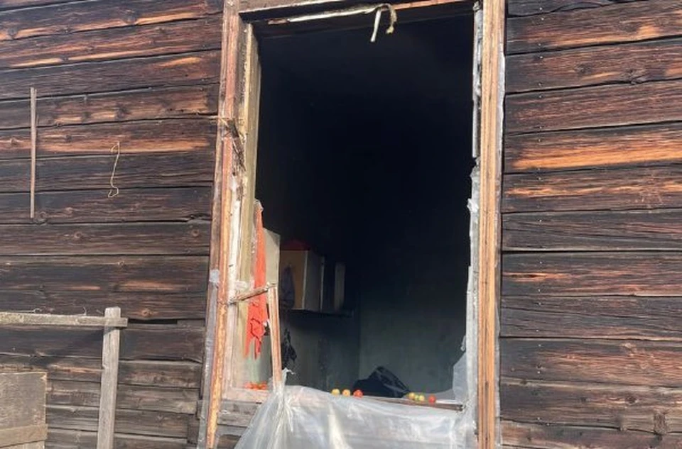 Возгорание произошло в одной из квартир одноэтажного деревянного дома