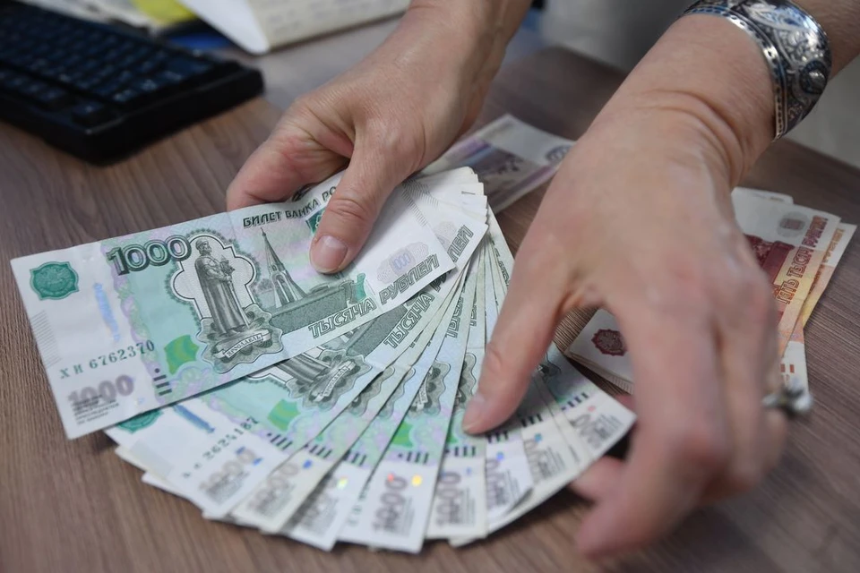 Жителям Новосибирска для счастья нужна зарплата 210 тысяч рублей в месяц.