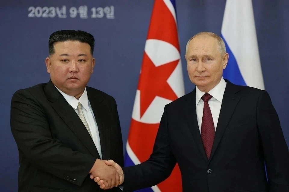 Путин подарил Ким Чен Ыну перчатку от космического скафандра и карабин