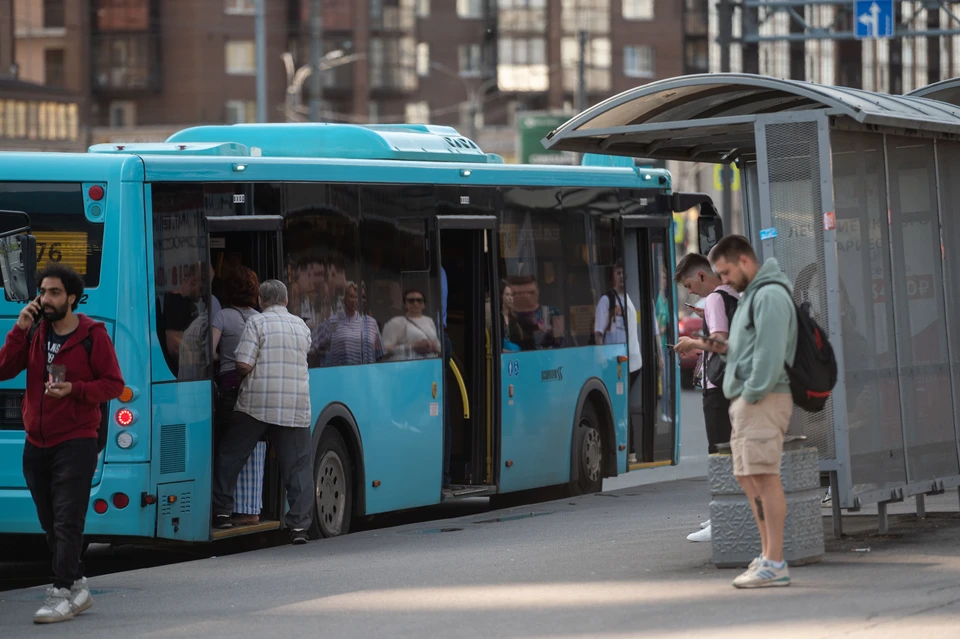 98 новых автобусов выйдут на дороги Петербурга.