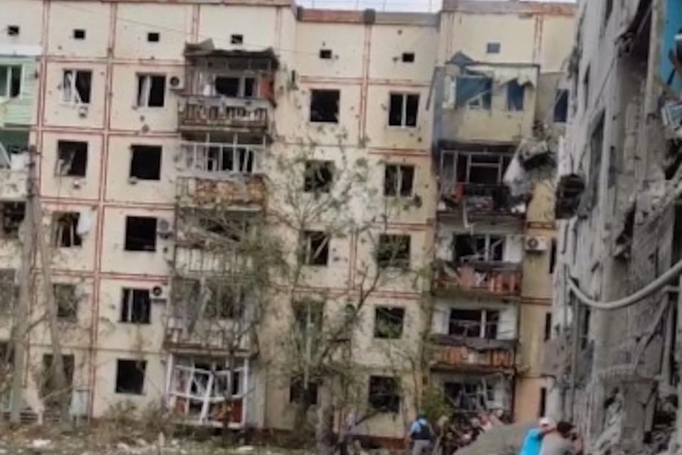 В результате удара пострадали квартиры трех домов Фото: скриншот видео Новокаховской администрации