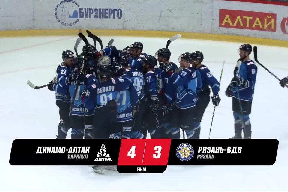 Хоккейный клуб «Динамо-Алтай» смог одержать волевую победу. Фото: скриншот прямой трансляции официального канала ВХЛ