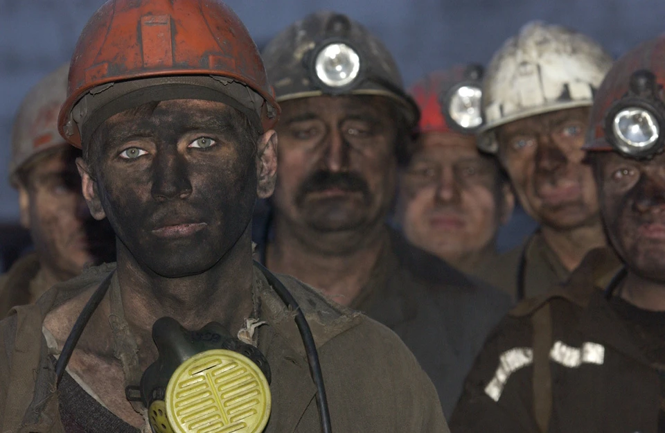 Сотни горняков эвакуируют на пяти шахтах Кузбасса.