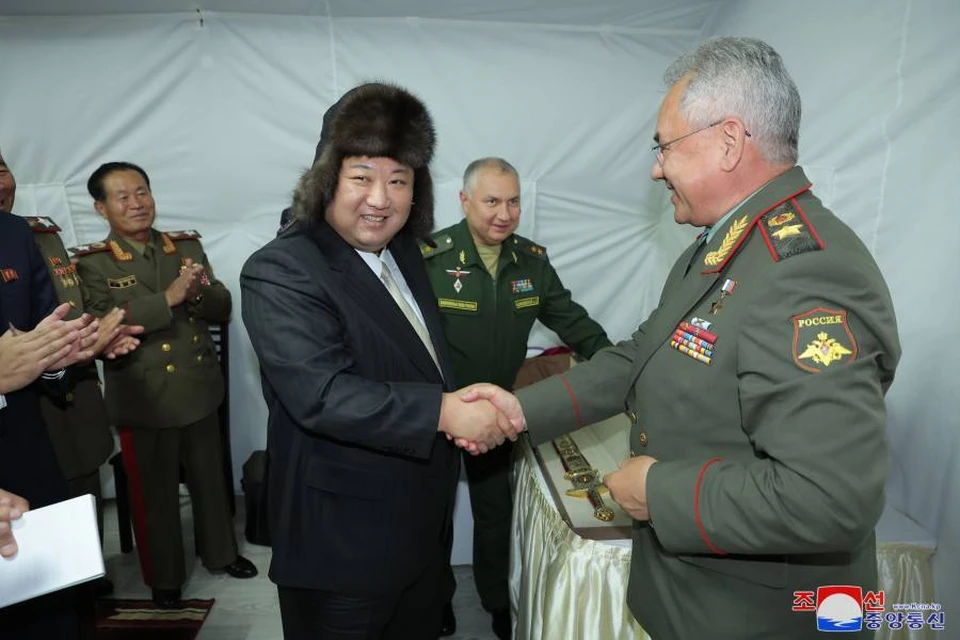 Ким Чен Ына встретил министр обороны РФ Сергей Шойгу. Фото: ЦТАК