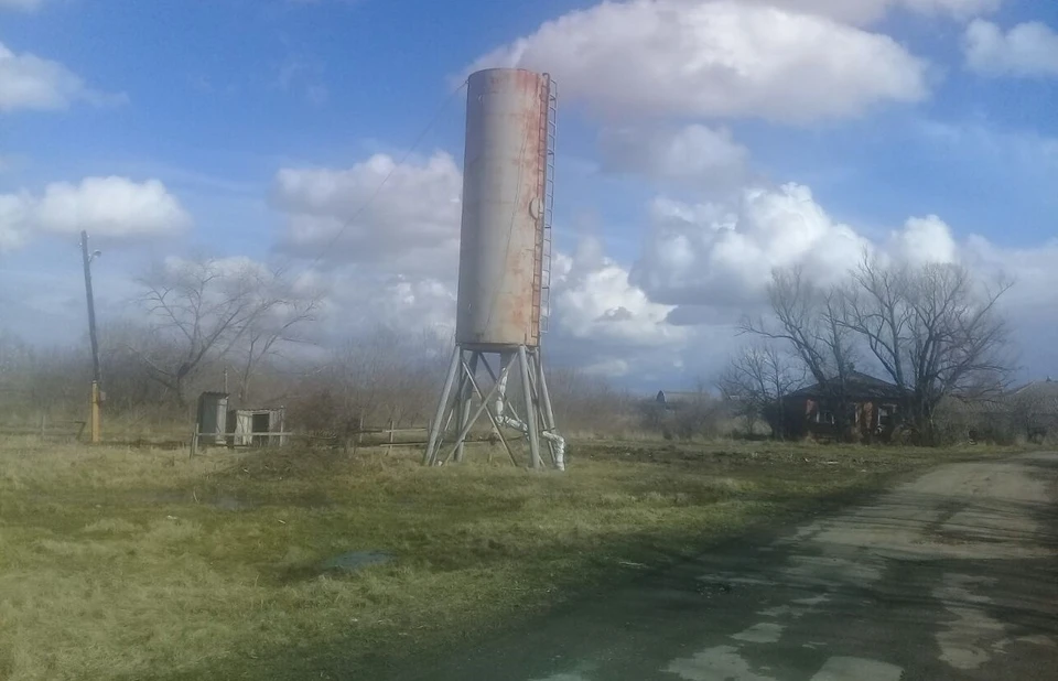 Незначительные повреждения получила водонапорная башня в селе Долгом.