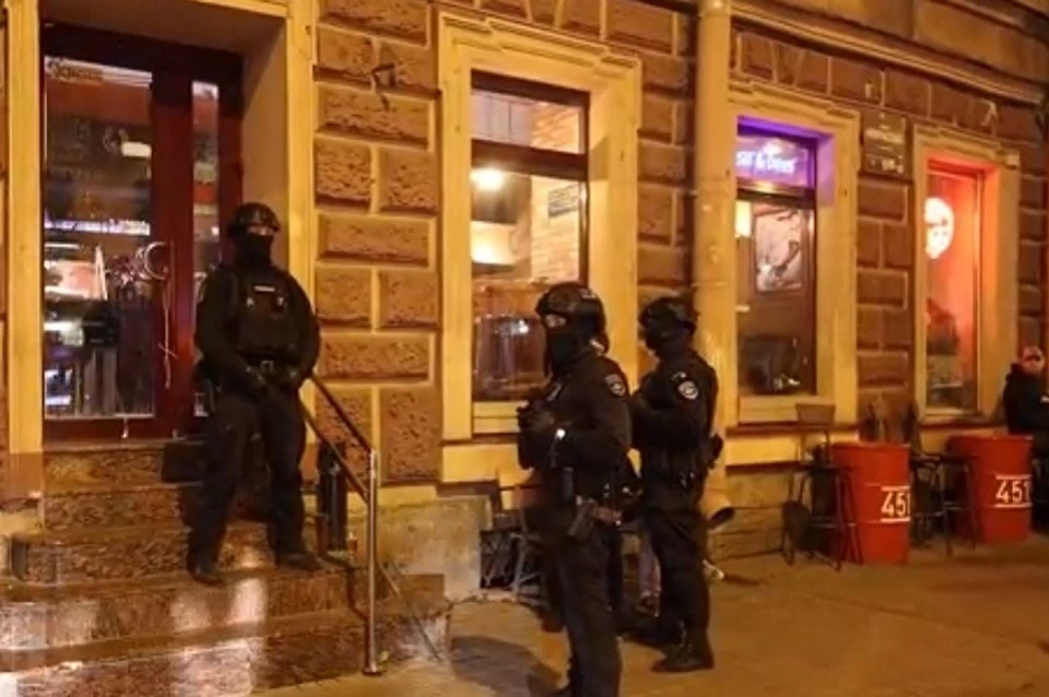 Полицейские проверили бары на двух улицах города. Фото: ГУ МВД России по СПб и ЛО