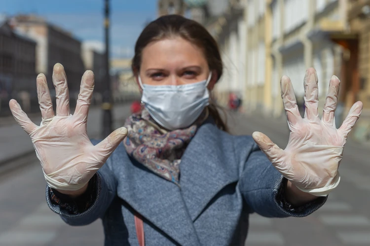 Маски, перчатки, антисептики: Рост заболеваемости ковидом в Петербурге вырос вдвое