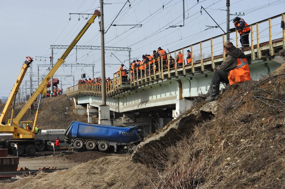 Мост в Томаринском районе капитально отремонтируют к ноябрю 2025 года