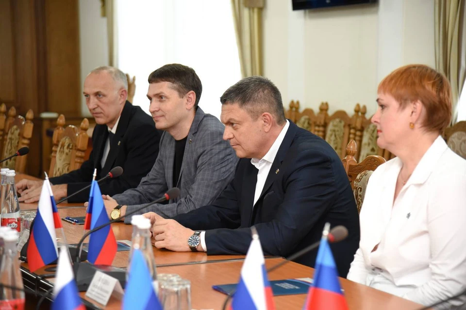 Пасечник провел встречу с представителями Федерального казначейства РФ. Фото - https://t.me/glava_lnr_info
