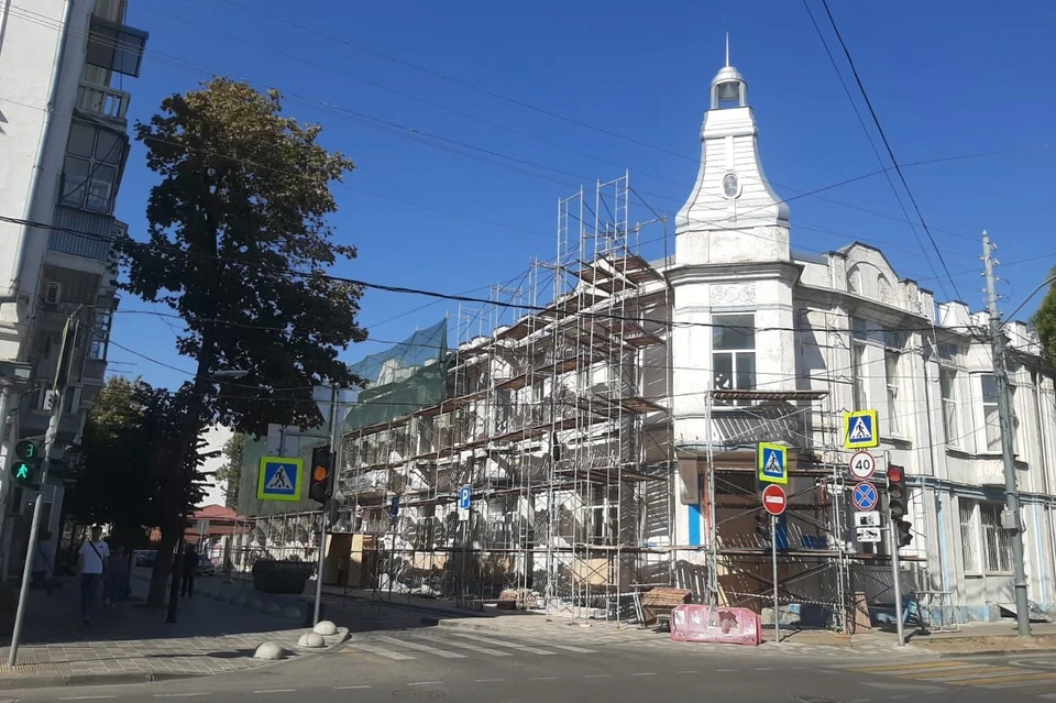 В Краснодаре реставрируют фасад здания Центра творчества «Содружество» Фото: пресс-служба городской администрации