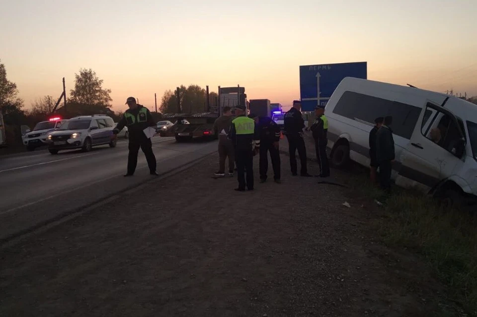 В ДТП с автобусом на Урале пострадали 22 человека, в том числе 15 детей. Фото: ГИБДД Свердловской области
