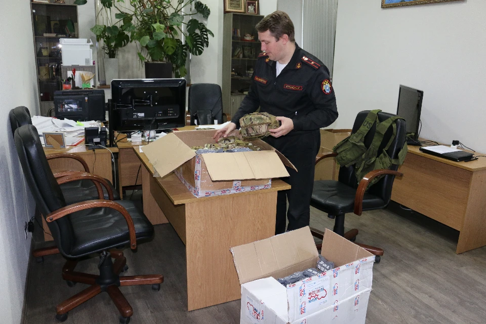 Военные следователи СК РФ по Северному флоту передали в зону СВО гуманитарную помощь. Фото: СФ ВСУ