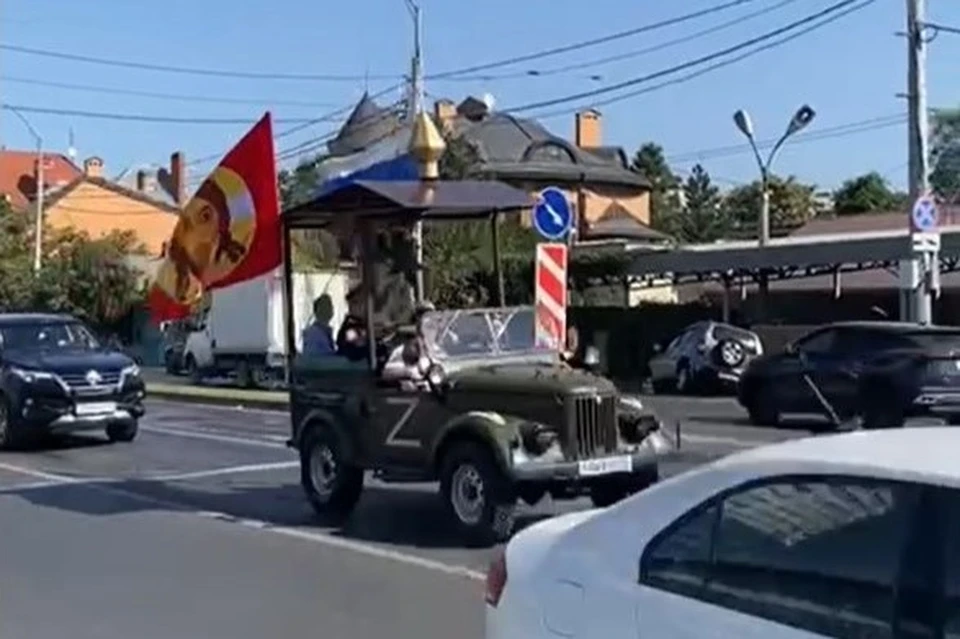 Колонну автомобилей возглавила передвижная звонница Фото: кадр из видео