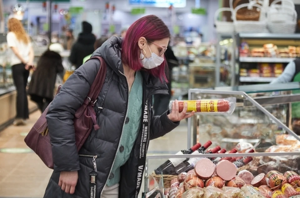 В Забайкалье нашли колбасу, зараженную опасным вирусом. Выяснили, продавали ли ее в Иркутске