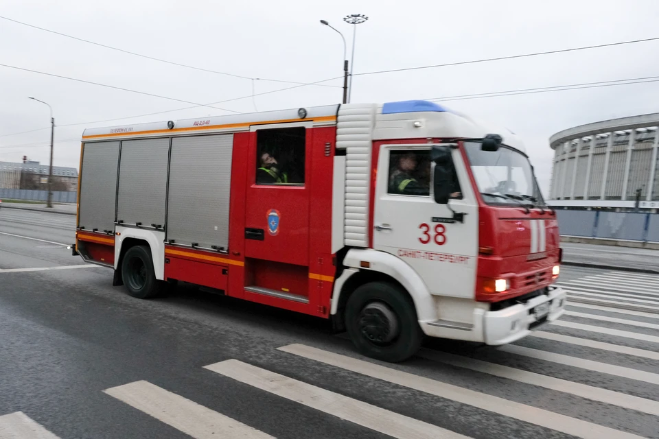 Пожар начался около часу ночи.