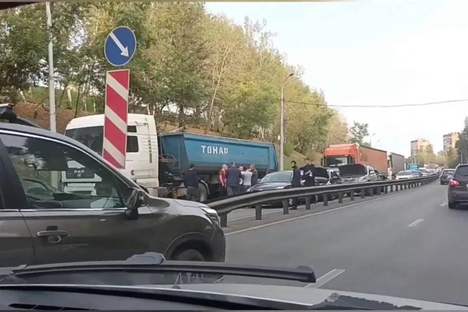 Более пяти автомобилей столкнулись в Нижнем Новгороде. Фото: «ЧП Нижний Новгород и Нижегородская область»
