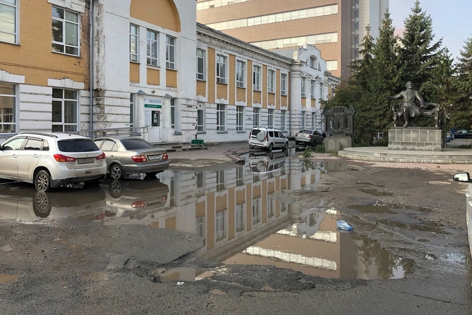 Горожане жалуются на вечную лужу. Фото: предоставлено арией Шувараковой.