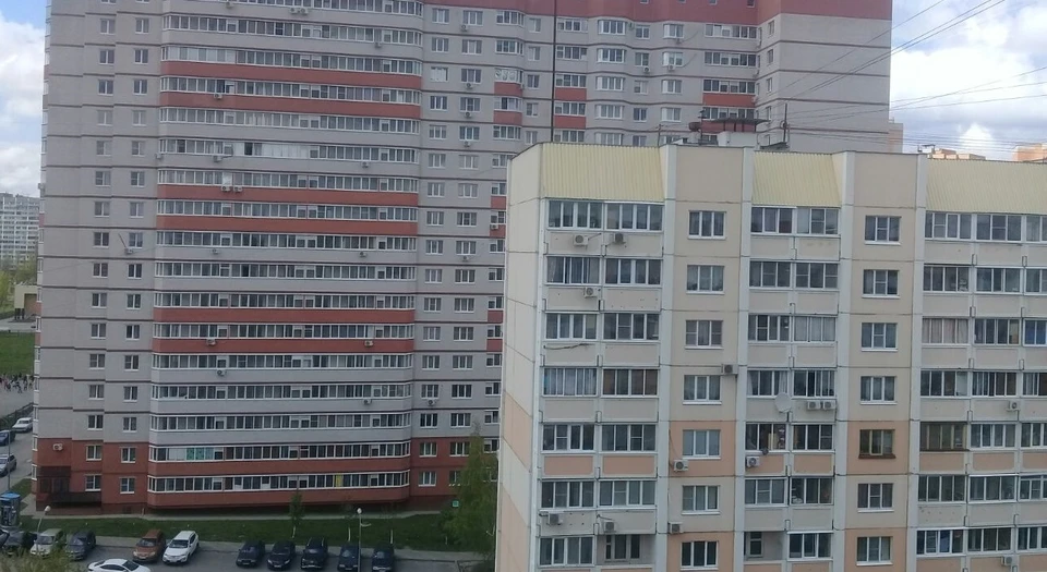 В четырех домах подрядными организациями ведется работа по устранению выявленных замечаний.