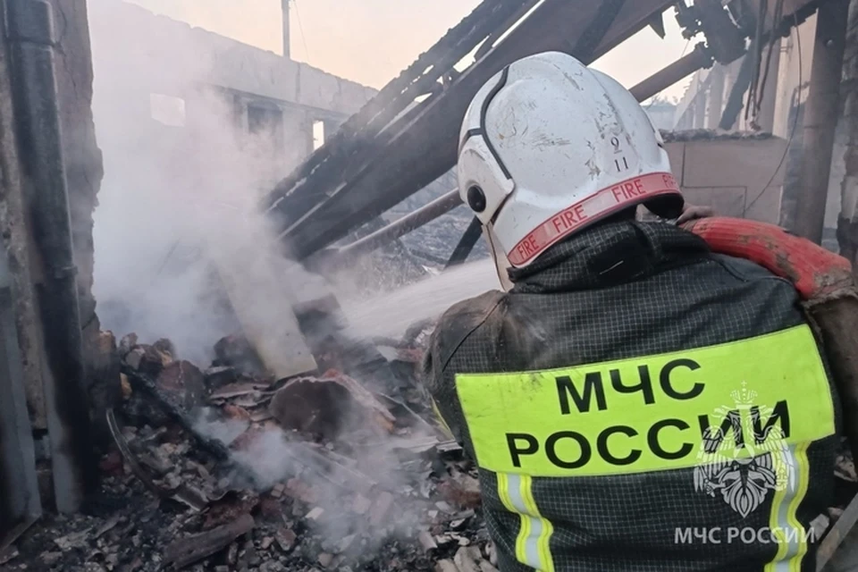 Крупный пожар произошел 3 октября на складе строительных материалов в Нижнесерогозском муниципальном округе. ФОТО: тг-канал МЧС Херсонской области