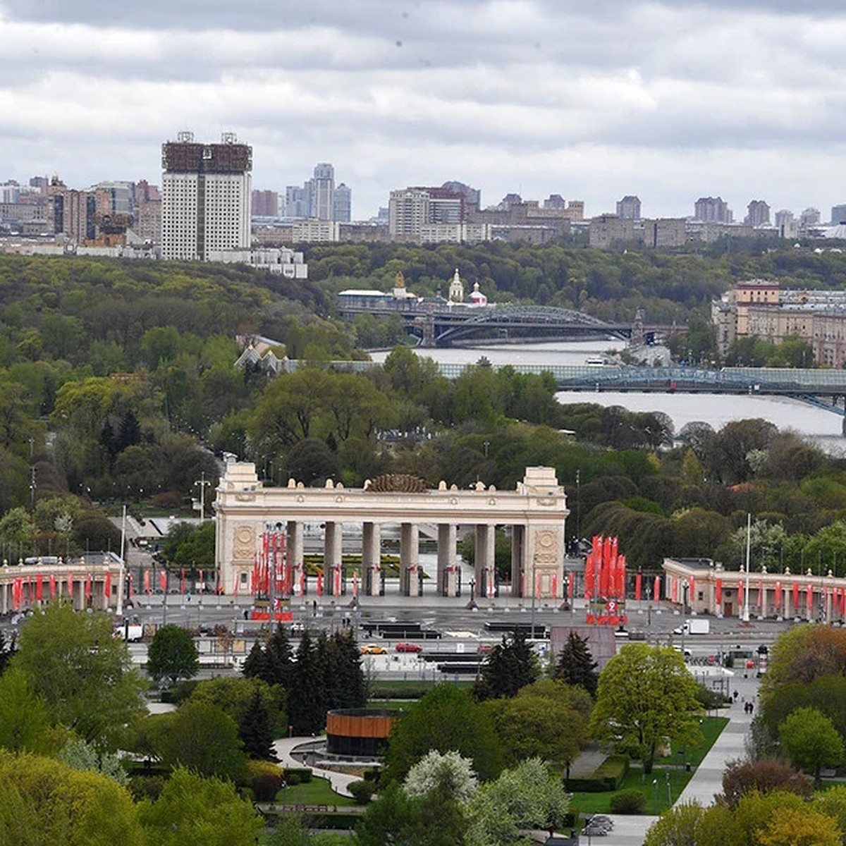 Парк Горького в Москве закрыли из-за непогоды - KP.RU