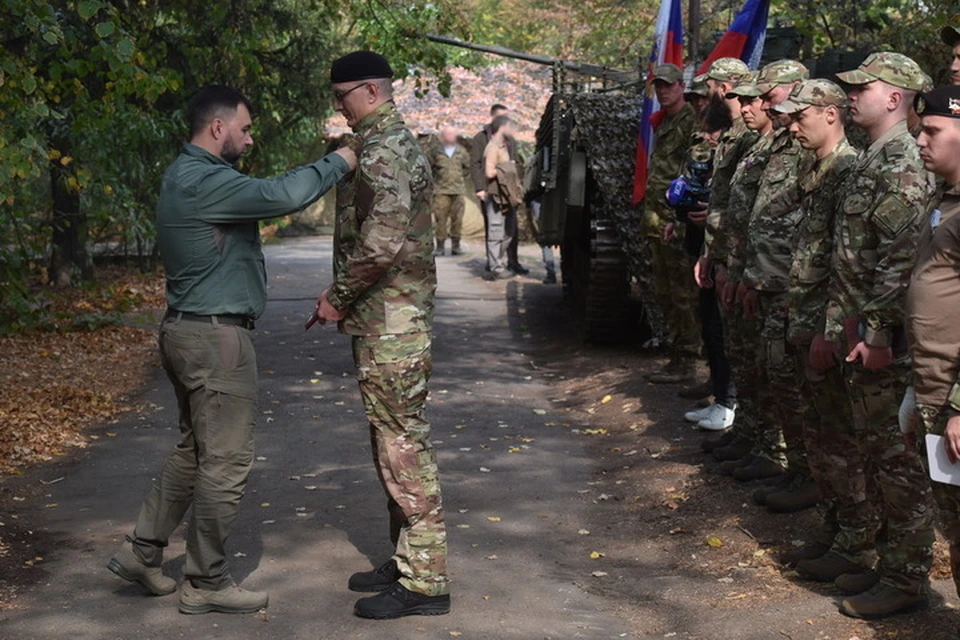 Денис Пушилин наградил бойцов 1-й бригады. Фото: АГ ДНР