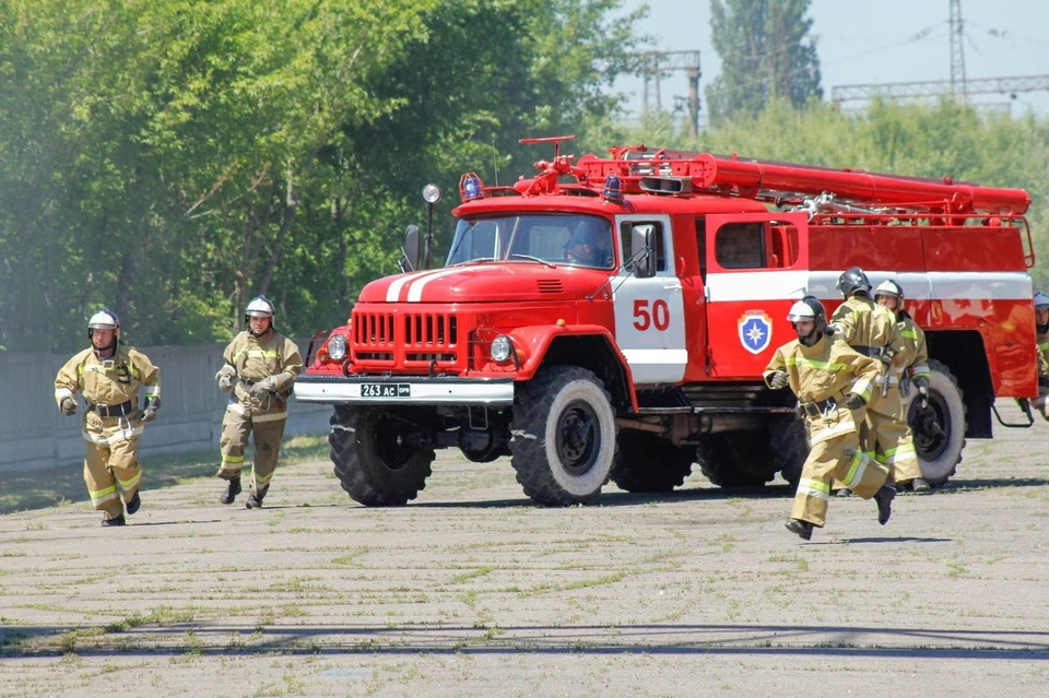 Огонь успел охватить большую площадь до приезда огнеборцев