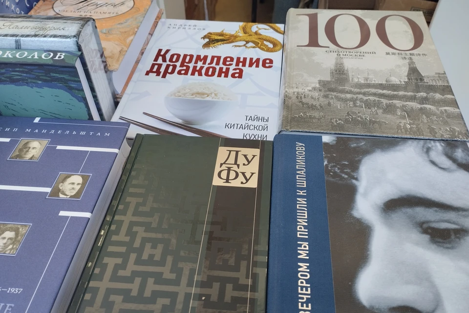 Книги привезли больше 100 издательств страны