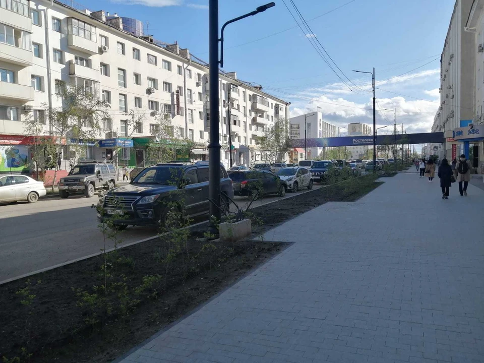 Все входные группы магазинов хотят привести к единому стилю. Фото: KP.RU