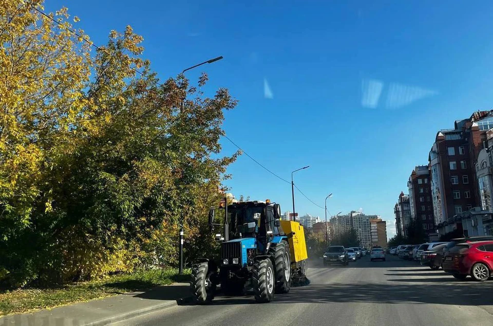 В Иркутске моют ограждения мостов и путепроводов