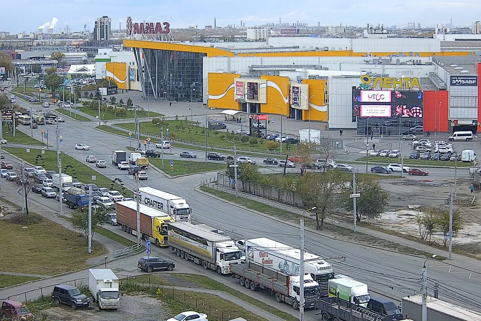 Пробка у ТРЦ «Алмаз». Фото: Интерсвязь