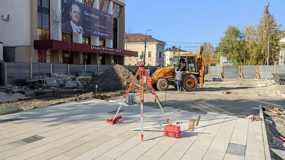 В Театральном сквере более чем наполовину уложена тротуарная плитка. ФОТО: тг-канал администрации Ульяновска
