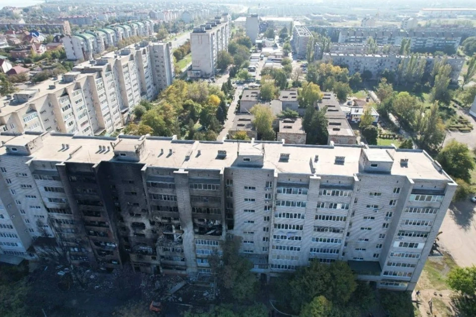 Су-34 упал во дворе многоэтажки по улице Коммунистической в октябре 2022 года Фото: t.me/opershtab23