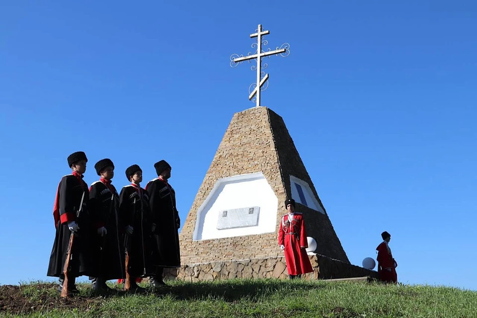 В 1919 году в память о погибших казаках на кургане возле населенного пункта установили обелиск. Фото: пресс-службы администрации Краснодарского края.