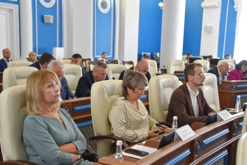 Депутатам рассказали о состоянии дел в экономике, культуре и соблюдении прав граждан Фото: sevzakon.ru