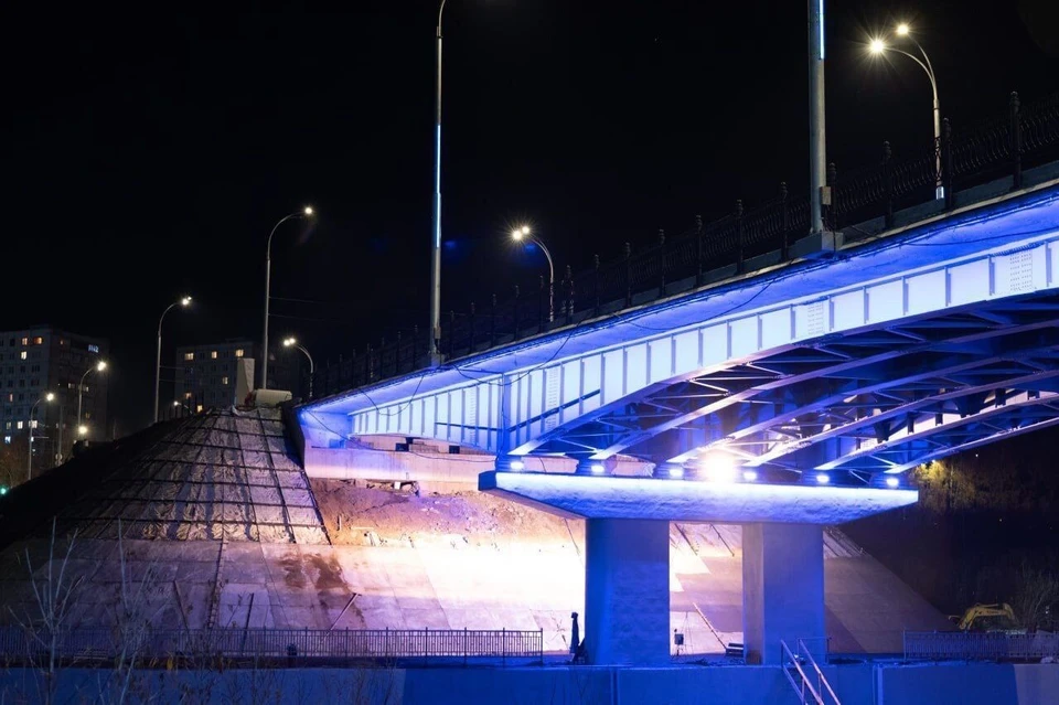 Университетскому мосту в Кемерове примерили подсветку. Фото - администрация Кемерова.