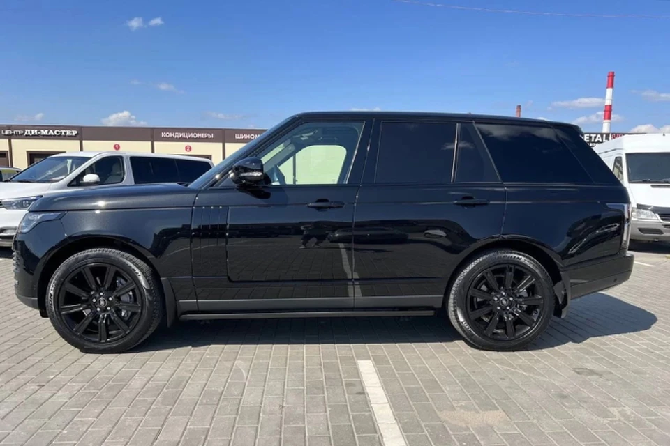 Такую цену продавец просит за Land Rover Range Rover 2021 года выпуска. Фото: avito.ru
