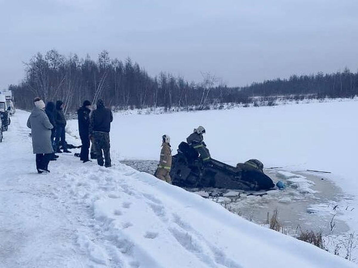 В Якутии машина провалилась под лед, погибло два человека - KP.RU