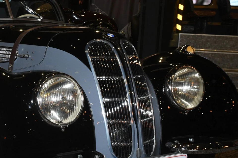 В Новосибирске продают раритетный автомобиль BMW 1938 года выпуска.