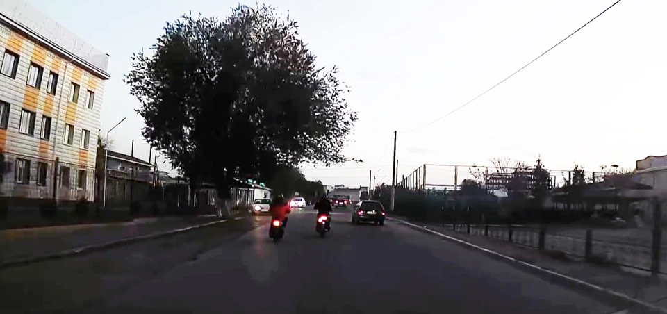 В Каратау жители одной из улиц просят местные власти обратить внимание на аварийное состояние их дороги.
