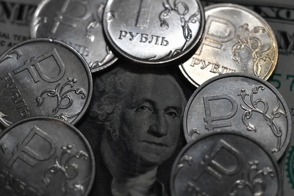 Цены на нефть поддерживают отечественную валюту, считают эксперты